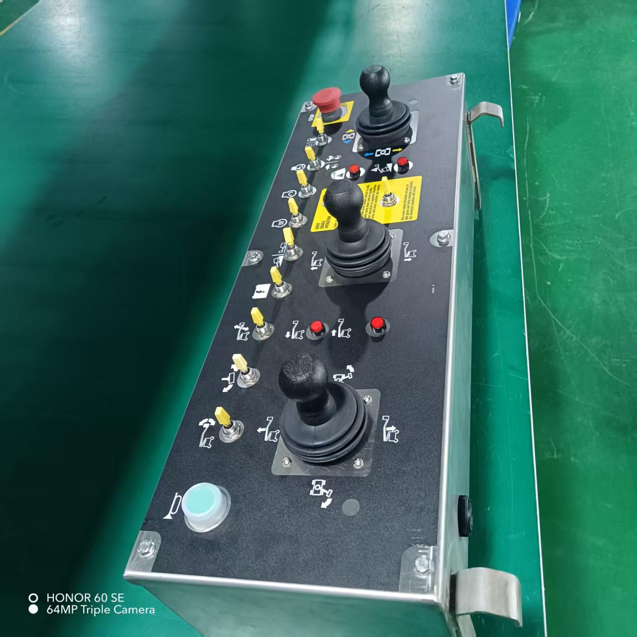 Genie Platform Control Box w/Decal T109350GT